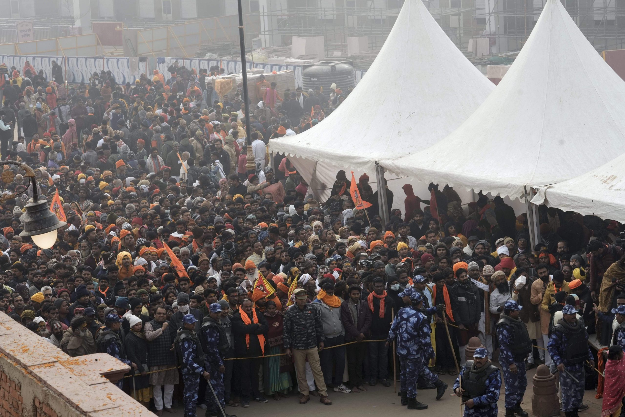 Huge rush of devotees at Ram temple
