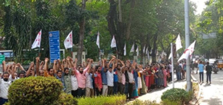 DYFI has formed a human chain from Kasargod to Thiruvananthapuram.