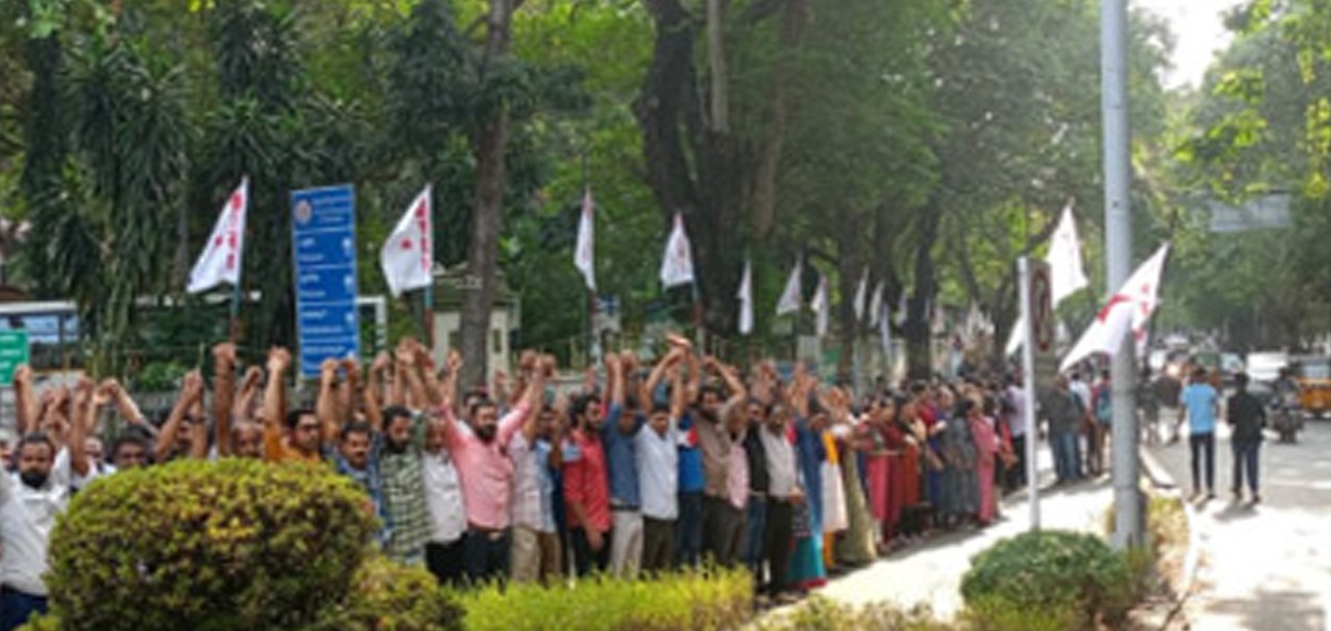 DYFI has formed a human chain from Kasargod to Thiruvananthapuram.