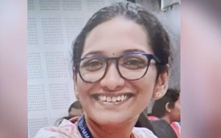 Woman dies after husband pours petrol on her and sets her on fire