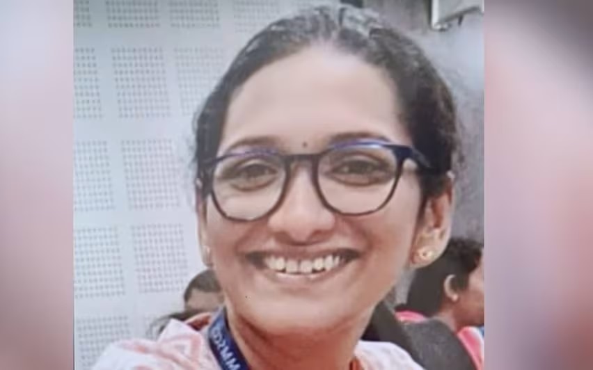 Woman dies after husband pours petrol on her and sets her on fire