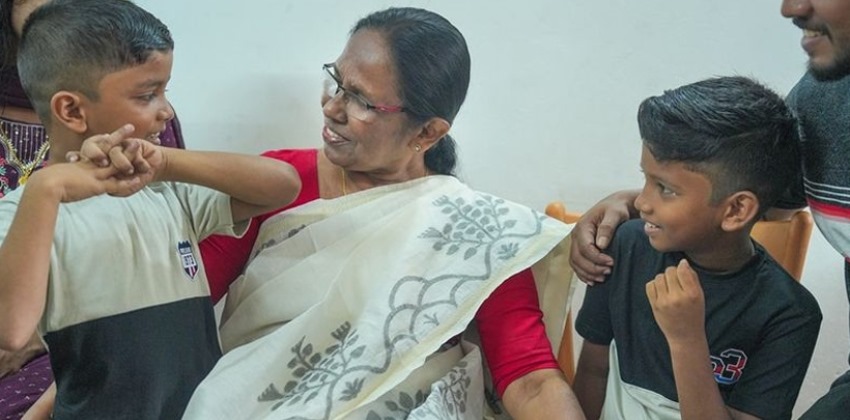KK Shailaja Meets Sister Lini's Children