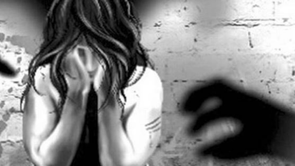 Lawyer stripped naked and robbed of lakhs of rupees