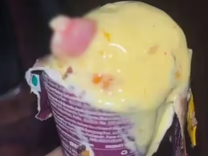Finger in the ice cream, The employee who made the ice cream