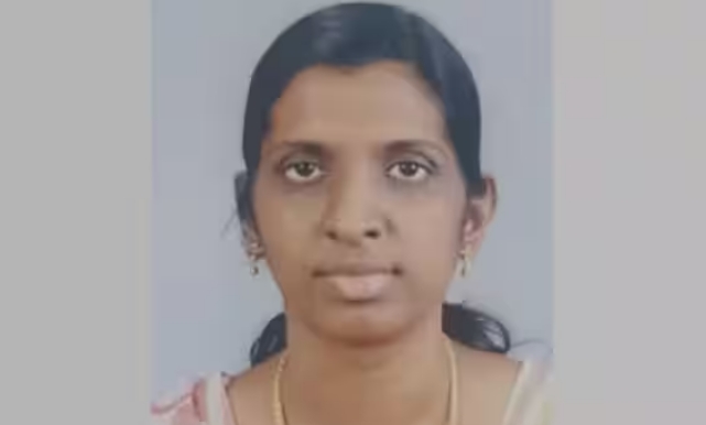 Woman flees with crores of rupees