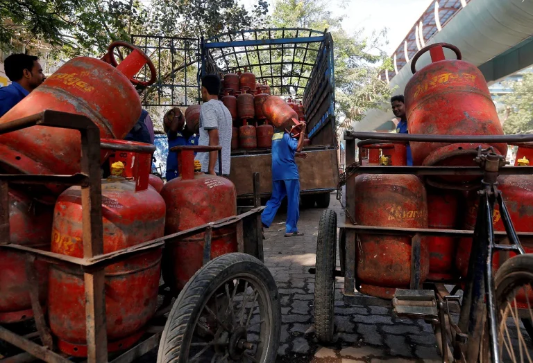 2023-08-29t123040z-259221139-rc2nx2auzp1j-rtrmadp-3-india-subsidy-cooking-gas