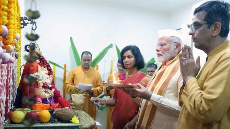 Prime Minister performed Ganesha Puja at Chief Justice's house; Lawyers and opposition with criticism