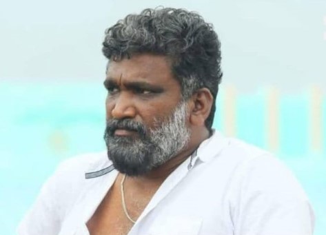 The director died of a heart attack while returning from telling the story to the producer.