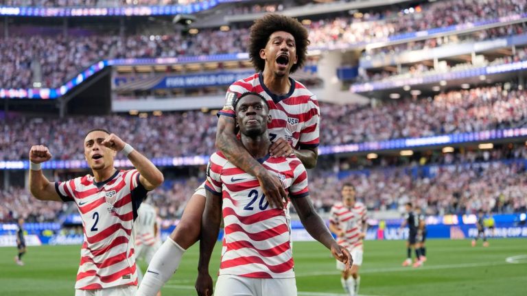 APTOPIX_Paraguay_US_WCup_Soccer_77135