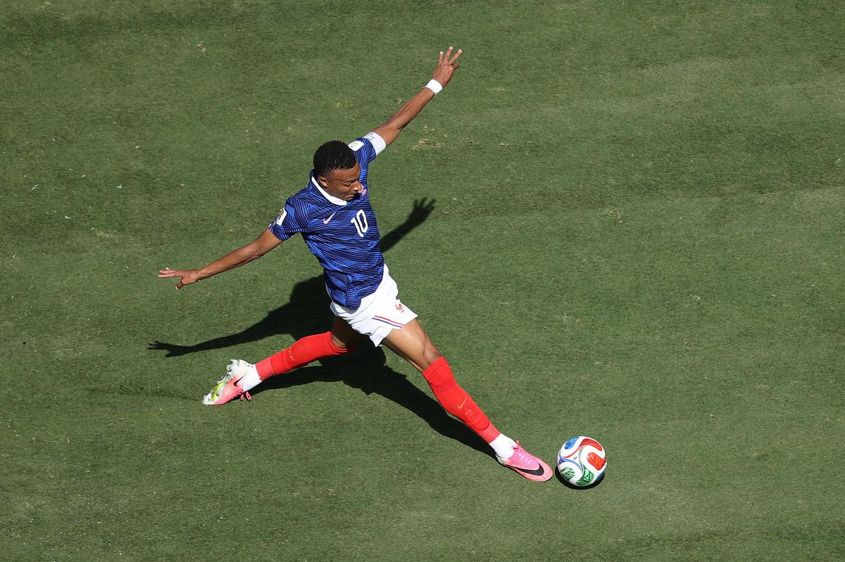 APTOPIX_Senegal_France_WCup_Soccer_7366_