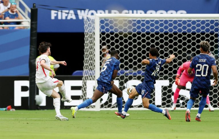 2026-07-18T210406Z_1459107656_UP1EM7I1MITD2_RTRMADP_3_SOCCER-WORLDCUP-FRA-ENG
